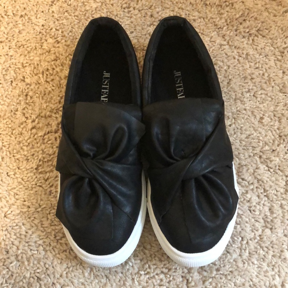 JustFab 6 1/2 black leather bow slip ons